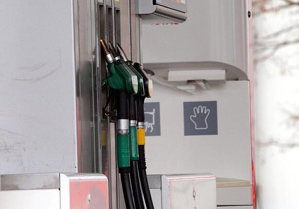 Bild vergr&ouml;&szlig;ern: Tankstellenverband rechnet mit Schlangen an den Tankstellen