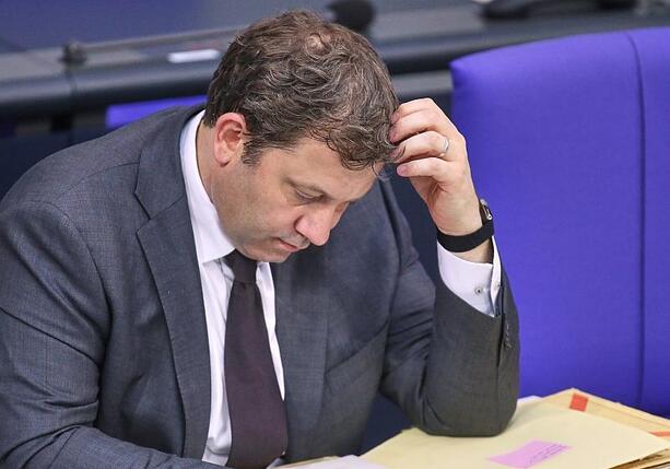 Bild vergr&ouml;&szlig;ern: Klingbeil: Beobachten Risiken für die Märkte genau