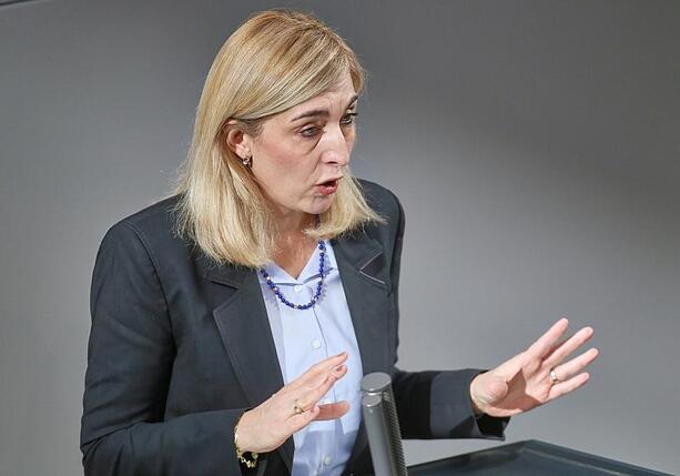 Bild vergr&ouml;&szlig;ern: Warken kündigt umfassende Reformen im Gesundheitswesen an