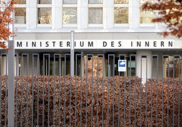 Bild vergr&ouml;&szlig;ern: Trotz Klagen: Regierung hält an harter Linie gegen Afghanen fest