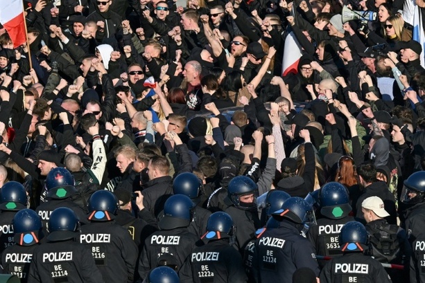 Bild vergr&ouml;&szlig;ern: Sorge vor Extremisten in Staatsdienst: Bremen verschärft Einstellungsverfahren