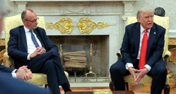 Merz beginnt Treffen mit Trump im Oval Office - Gespräche über Iran