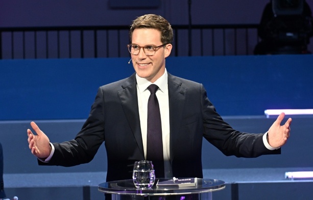 Bild vergr&ouml;&szlig;ern: Nach Schwärmerei für Mädchen: Ehefrau nimmt CDU-Spitzenkandidat Hagel in Schutz