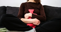Schmerzen und Übelkeit: Zahl der Frauen mit Diagnose Endometriose drastisch gestiegen