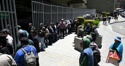 Ansturm auf Banken nach Unglück von Geld-Transportflugzeug in Bolivien