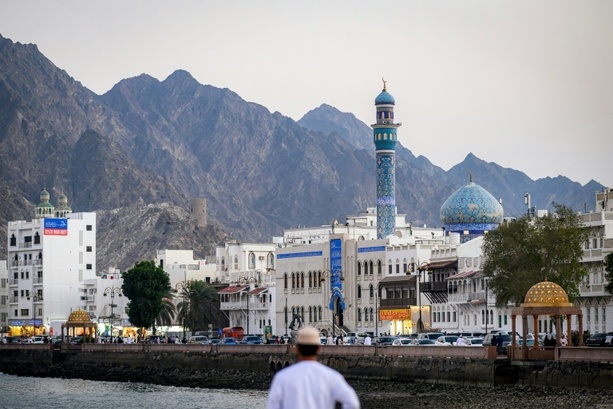 Bild vergr&ouml;&szlig;ern: Iran-Krieg: Weitere Evakuierungsflüge geplant - Sicherheitslage unverändert