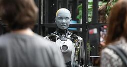 Religionswissenschaftlerin: Tech-Eliten machen KI zur Heilslehre