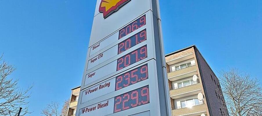 Spritpreise: Bovenschulte fordert Strafsteuer für Mineralölkonzerne