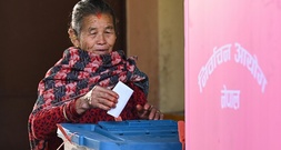 Halbes Jahr nach Protesten: Parlamentswahl in Nepal begonnen