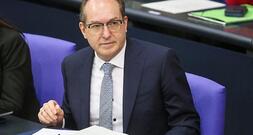 Dobrindt verkündet Einigung bei Abschiebezentren