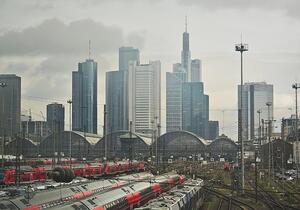 Bayaz mahnt bessere Behörden-Kooperation bei Finanzkriminalität an