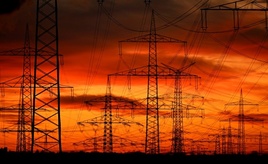 Produktion von grünem Strom 2025 konstant - deutlich mehr Strom aus Erdgas