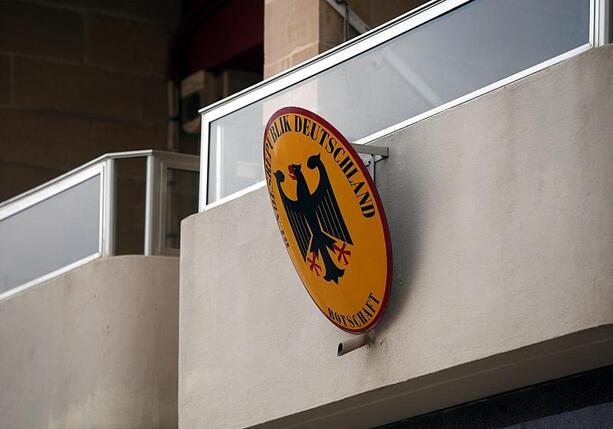 Bild vergr&ouml;&szlig;ern: Deutschland zieht Botschaftsmitarbeiter aus dem Irak ab