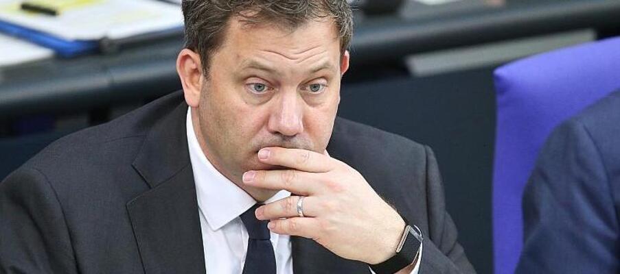 Finanzminister Klingbeil lässt Erhöhung der Mehrwertsteuer offen