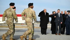 Trump bei Zeremonie für im Iran getötete US-Soldaten