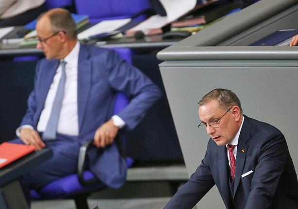 Bild vergr&ouml;&szlig;ern: Insa: Union weiter knapp vor der AfD - SPD verliert