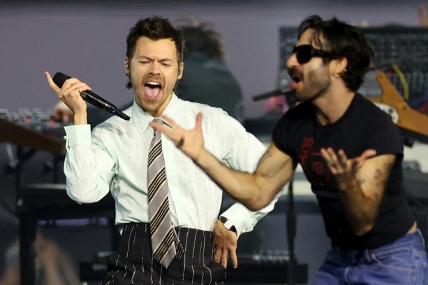 Bild vergr&ouml;&szlig;ern: Popstar Harry Styles begeistert Fans mit Konzert zum Album-Start