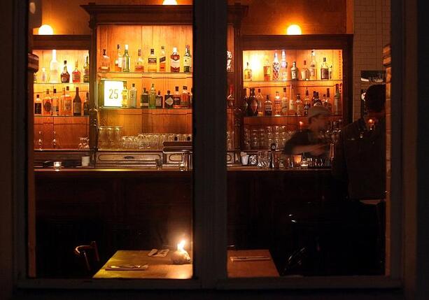 Bild vergr&ouml;&szlig;ern: Kneipenbesuch in Norddeutschland teurer als in Süddeutschland