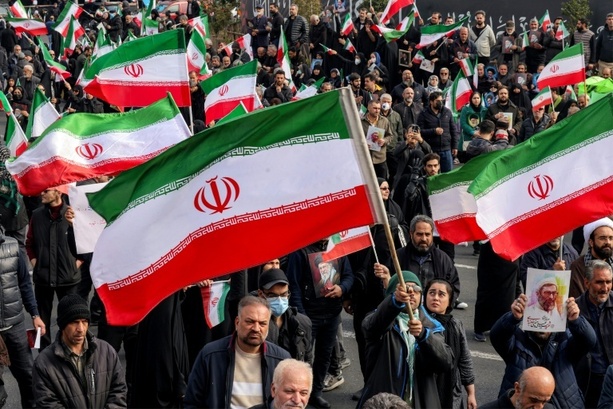 Bild vergr&ouml;&szlig;ern: Nach Ernennung von Chamenei-Sohn: Iran und Israel setzen Angriffe fort