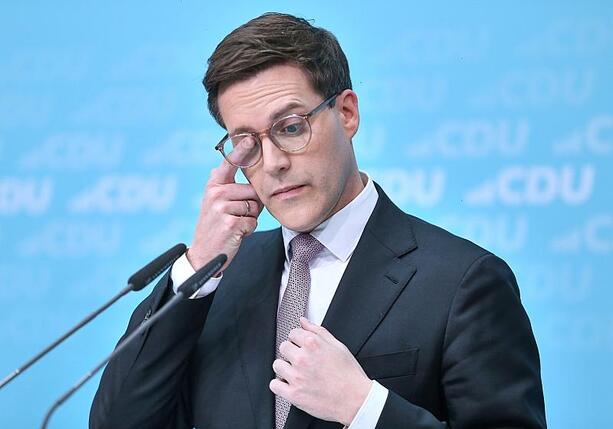 Bild vergr&ouml;&szlig;ern: Hagel bietet nach Wahlniederlage Rücktritt an - Vorstand lehnt ab