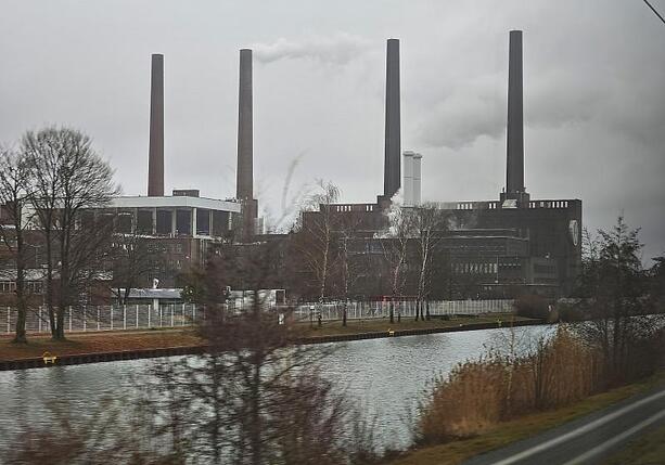 Bild vergr&ouml;&szlig;ern: VW-Gewinn halbiert sich 2025