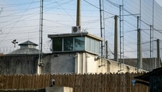 Häftling von falschen Polizisten aus Gefängnis bei Paris befreit