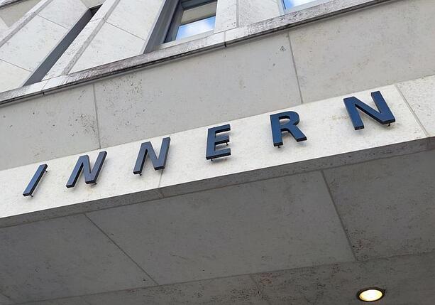 Bild vergr&ouml;&szlig;ern: Ministerium: Ermittler erhielten Hunderte Hinweise zu Strom-Anschlag