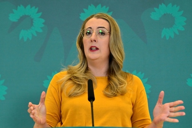 Bild vergr&ouml;&szlig;ern: Grüne fordern von Koalition günstigeres Deutschlandticket und weitere Entlastungen