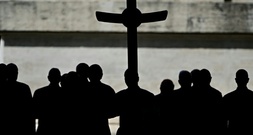 Missbrauch in katholischer Kirche: Etwa 93 Millionen Euro an Betroffene gezahlt