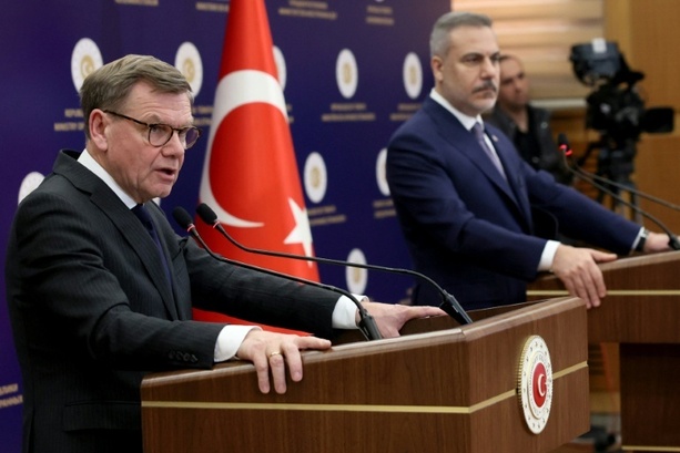 Bild vergr&ouml;&szlig;ern: Wadephul in Ankara: Vom Iran darf keine Gefahr mehr für die Nachbarn ausgehen