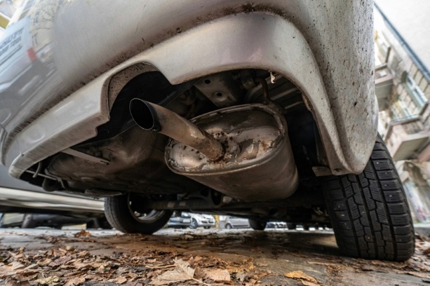 Bild vergr&ouml;&szlig;ern: Tödlicher Unfall bei Motorentest: Mann stirbt in Garage in Bayern