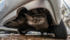 Tödlicher Unfall bei Motorentest: Mann stirbt in Garage in Bayern