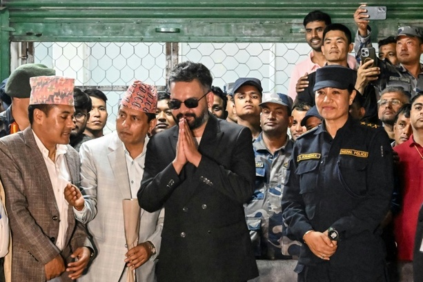 Bild vergr&ouml;&szlig;ern: Generationenwechsel in Nepal: Wahlbehörde bestätigt klaren Sieg von Ex-Rapper Shah