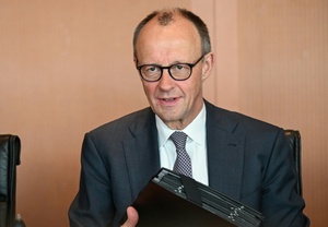 Merz trifft norwegischen Regierungschef Störe und besucht Weltraumbahnhof