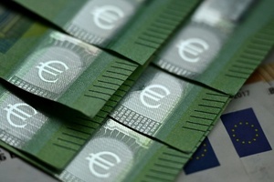 Bei Kontrolle von Auto: Fahnder in Bayern entdecken Bargeld in Millionenhöhe