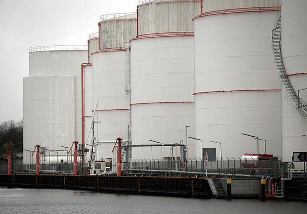 Bild vergr&ouml;&szlig;ern: Breite Kritik an US-Freigabe von russischem Öl