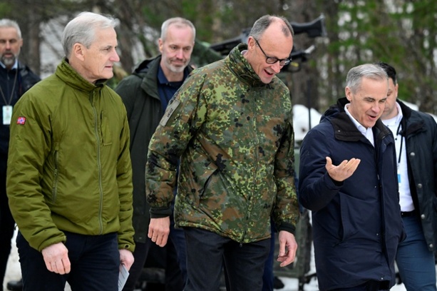 Bild vergr&ouml;&szlig;ern: Kanzler Merz bei Cold Response: Bereit zur Verteidigung des hohen Nordens