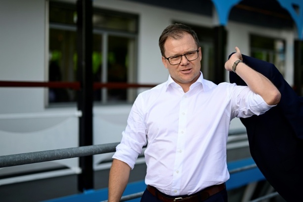 Bild vergr&ouml;&szlig;ern: Minister Schneider stellt CO2-Bilanz für 2025 vor