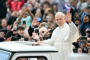 Nach zehn Monaten im Amt: Leo XIV. bezieht Papst-Gemächer im Vatikan