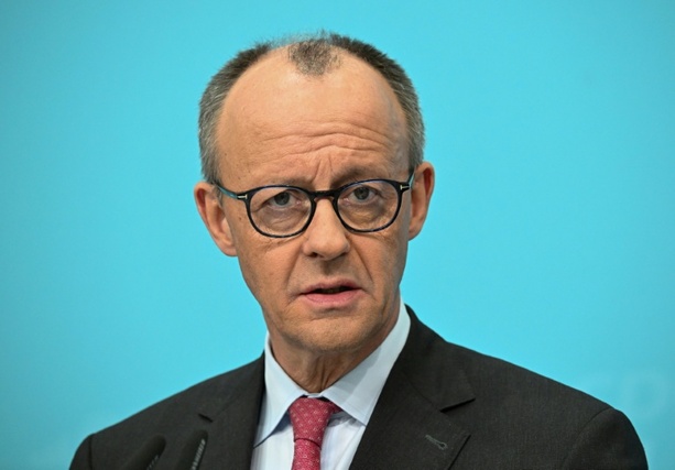 Bild vergr&ouml;&szlig;ern: Sonntagstrend: Union verliert leicht und liegt nun wieder gleichauf mit AfD