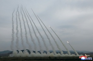 Staatsmedien: Kim beaufsichtigt Test von hochmodernem Mehrfachraketenwerfer