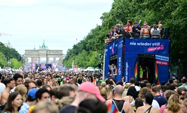 Bild vergr&ouml;&szlig;ern: Queer-Beauftragte will Kanzler Merz zu Christopher Street Day einladen