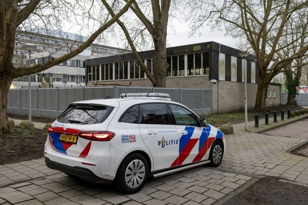 Bild vergr&ouml;&szlig;ern: Explosion vor jüdischer Schule in Amsterdam - Israel verurteilt Epidemie des Antisemitismus