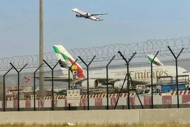 Bild vergr&ouml;&szlig;ern: Flugbetrieb am Flughafen von Dubai nach Drohnenvorfall vorübergehend eingestellt
