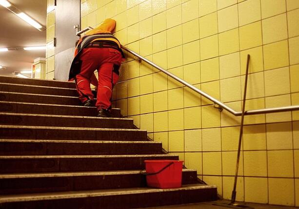 Bild vergr&ouml;&szlig;ern: Immer mehr Beschäftigte im Niedriglohnsektor armutsgefährdet