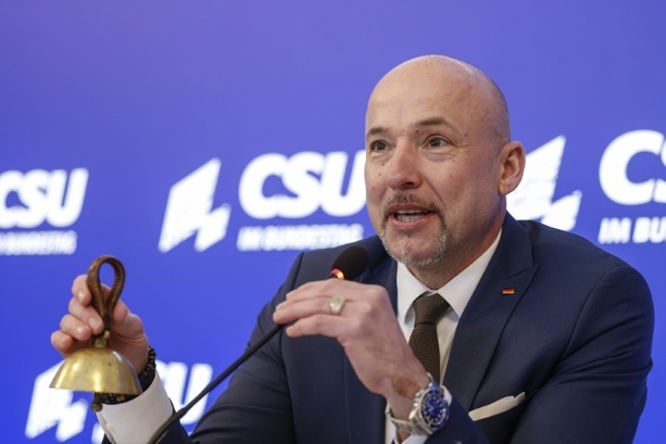 Bild vergr&ouml;&szlig;ern: EVP-Zusammenarbeit mit Ultrarechten auf EU-Ebene: CSU nimmt Weber in Schutz