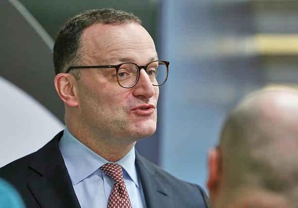 Bild vergr&ouml;&szlig;ern: Spahn: Chatgruppe mit AfD im EU-Parlament muss Konsequenzen haben
