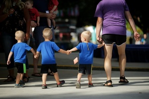 Zahl von Mehrlingsgeburten geht weiter zurück