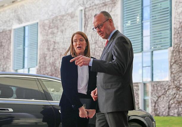 Bild vergr&ouml;&szlig;ern: Merz spricht mit EU-Parlamentspräsidentin über Europäischen Rat