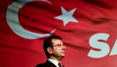 Ein Jahr nach Verhaftung: Tausende bei Demonstration für Istanbuler Bürgermeister